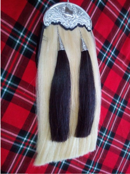 WHITE HORSE HAIR SPORRAN WITH TWO BLACK TASSELS